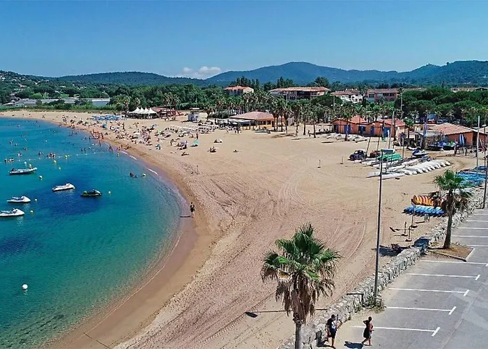 A 50 M De La Et Du Port ! شقة *